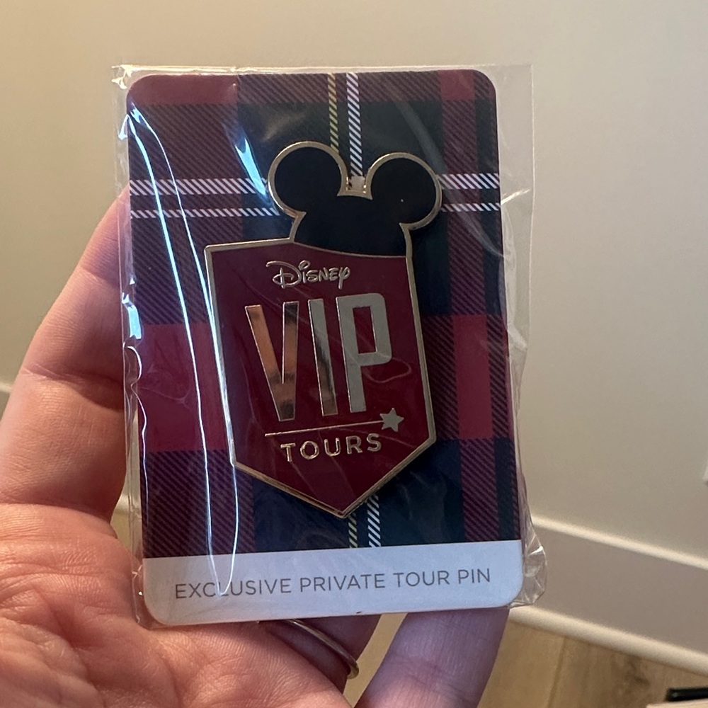 NIB Disney VIP Tours Enamel Pin | Red Black & Gold | Exclusive Disney Pin